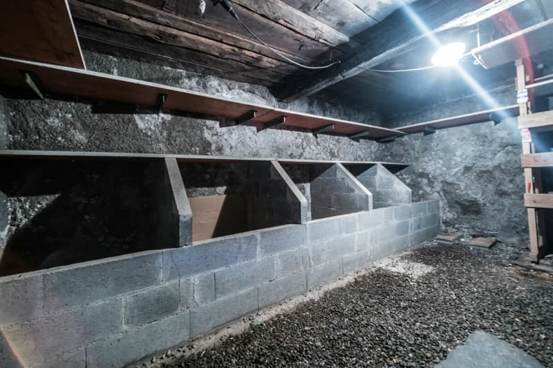 Maison villageoise en plein centre d'Isérables (16)