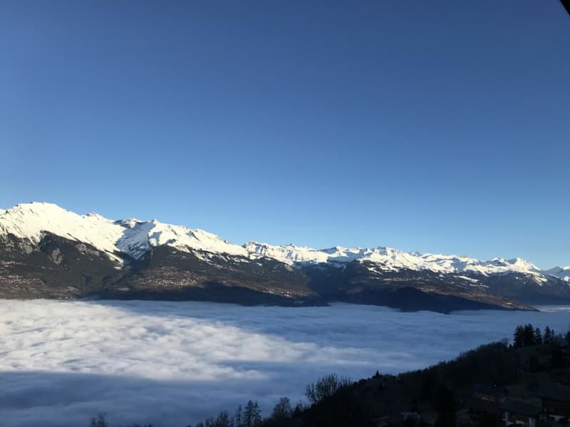Acquisition en résidence secondaire possible - Charmant chalet avec vue panoramique exceptionnelle sur la plaine du Rhône (2)