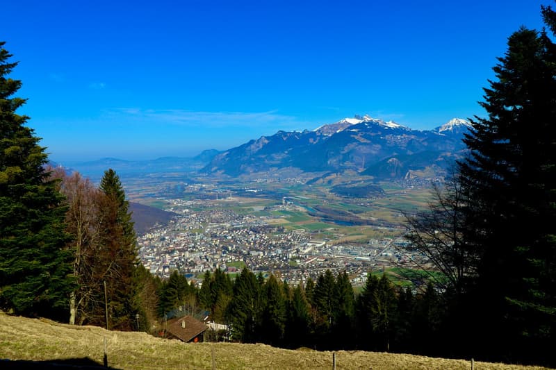 Les Giettes - Terrain constructible - Vue imprenable sur le lac Léman et la ville (1)