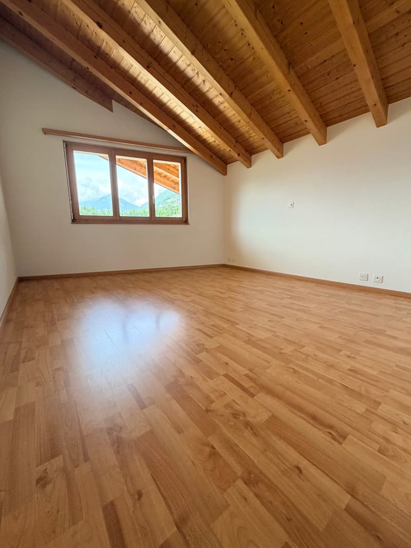 Spacieux appartement de 6 pièces en Duplex et dernier étage à Fully (8)