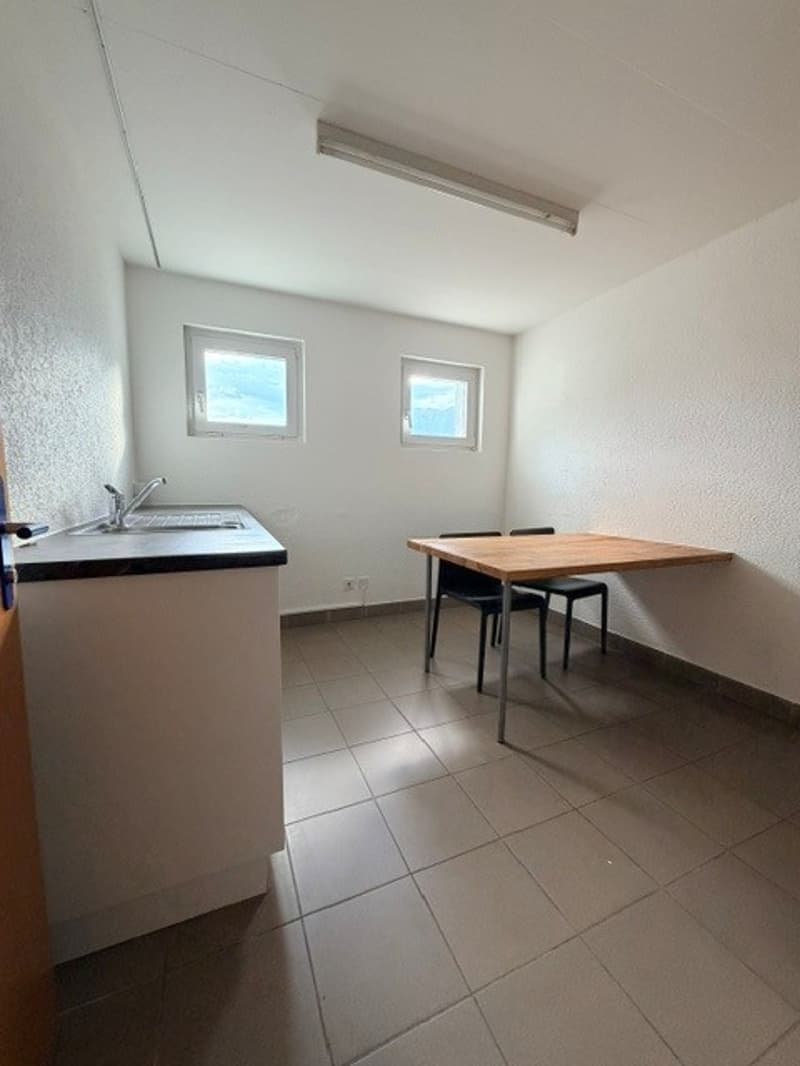À LOUER – Local commercial de 170 m² à Fully, divisible en 3 espaces indépendants (9)