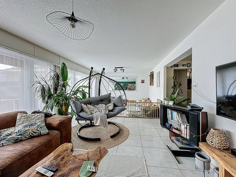Maison avec deux appartements, carnotzet et garage – Miège (5)