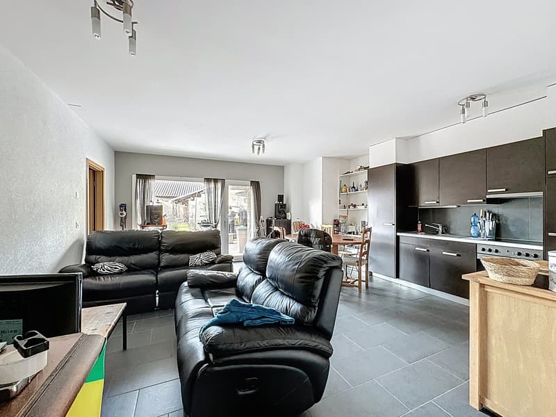 Maison avec deux appartements, carnotzet et garage – Miège (13)