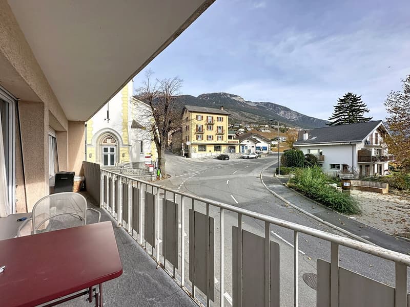 Maison avec deux appartements, carnotzet et garage – Miège (6)