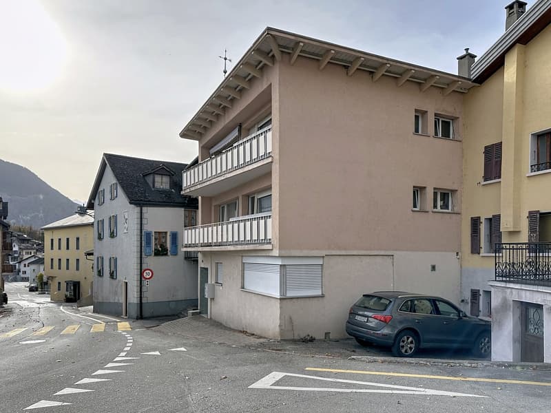 Maison avec deux appartements, carnotzet et garage – Miège (19)