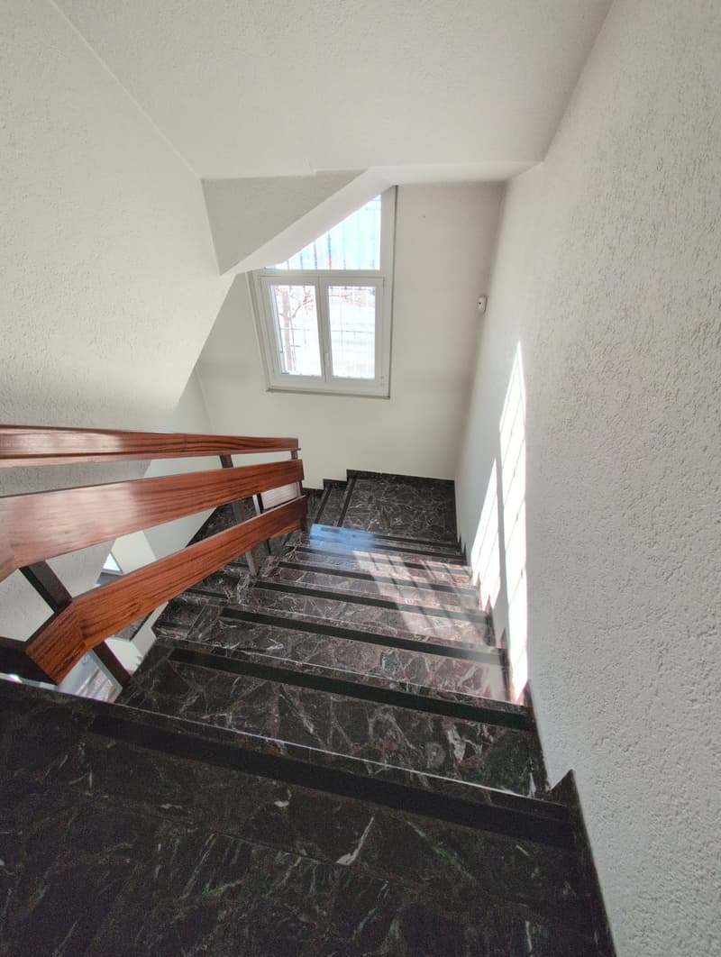 Zu vermieten, Lagerflächen hauptsächlich für Lagerzwecke, in Sion! (14)