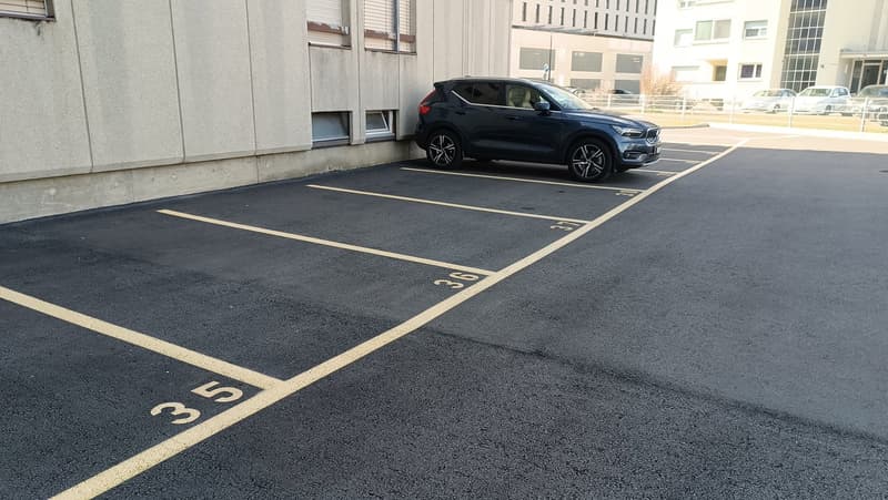 parking area, building, 4 parking spaces