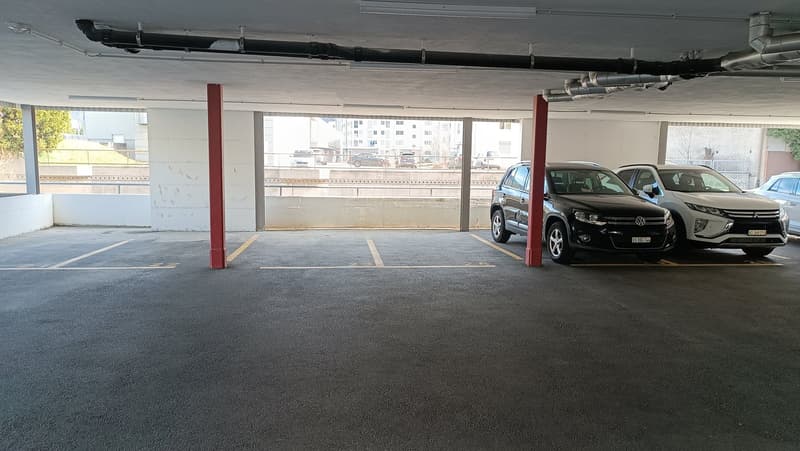 À louer ! Places de parc intérieures, couvertes ou extérieures, proche de la gare, à Martigny ! (4)