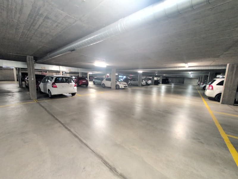 À louer ! Proche de l'Hôpital de Sion, des places de parc intérieures ! (8)