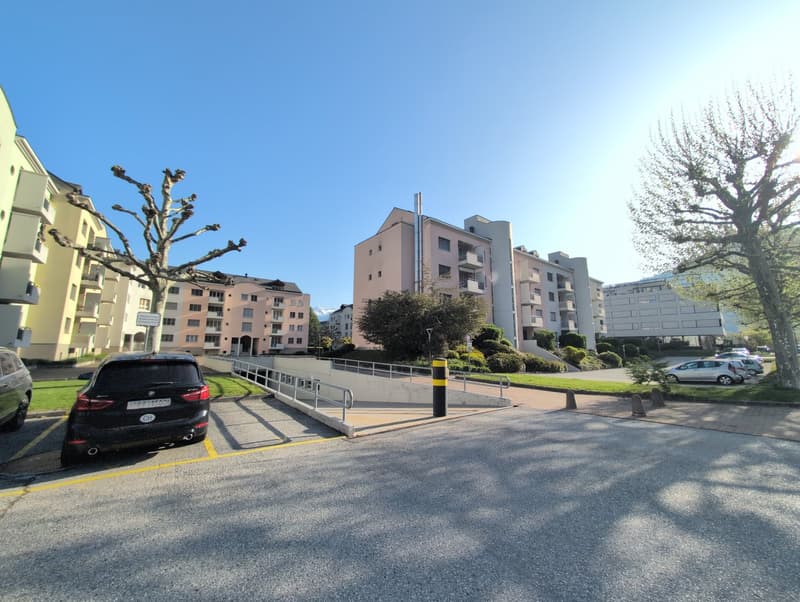 À louer ! Proche de l'Hôpital de Sion, des places de parc intérieures ! (1)