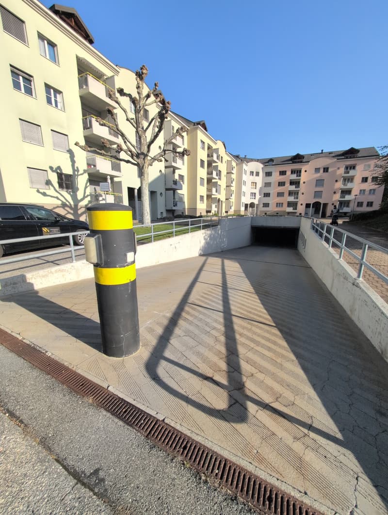 À louer ! Proche de l'Hôpital de Sion, des places de parc intérieures ! (12)