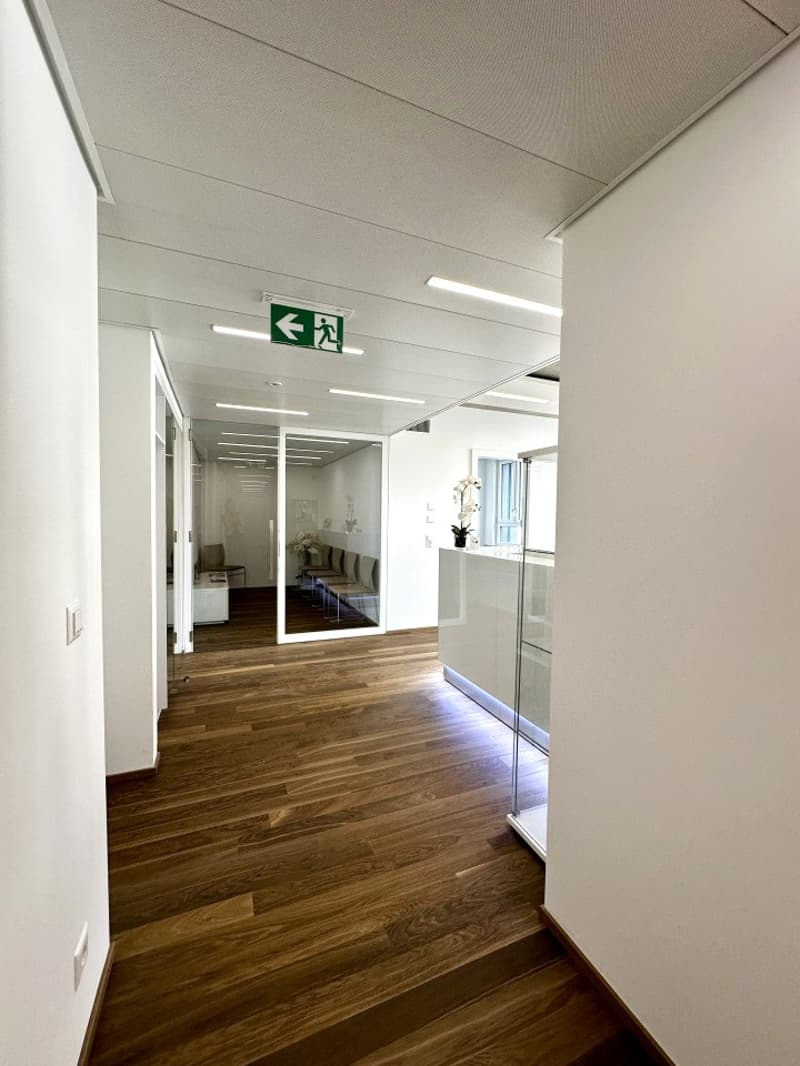 À louer ! Une belle surface administrative moderne, à deux pas de la place de Rome à Martigny ! (2)