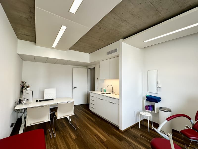 À louer ! Une belle surface administrative moderne, à deux pas de la place de Rome à Martigny ! (7)