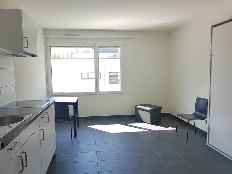 À louer, un joli petit studio meublé, tout équipé, à l'entrée Ouest de Sion ! (2)