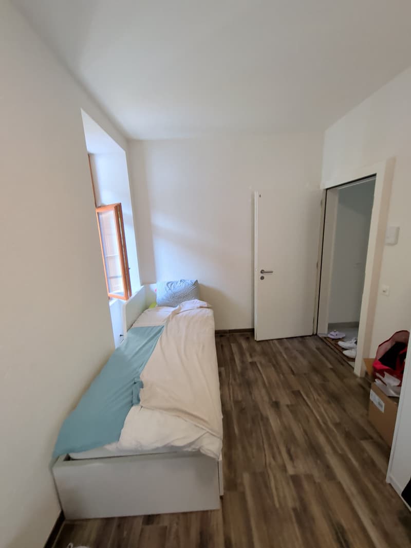 À louer, dans la rue du Bourg à Sierre, un petit studio de 17 m2 ! (2)