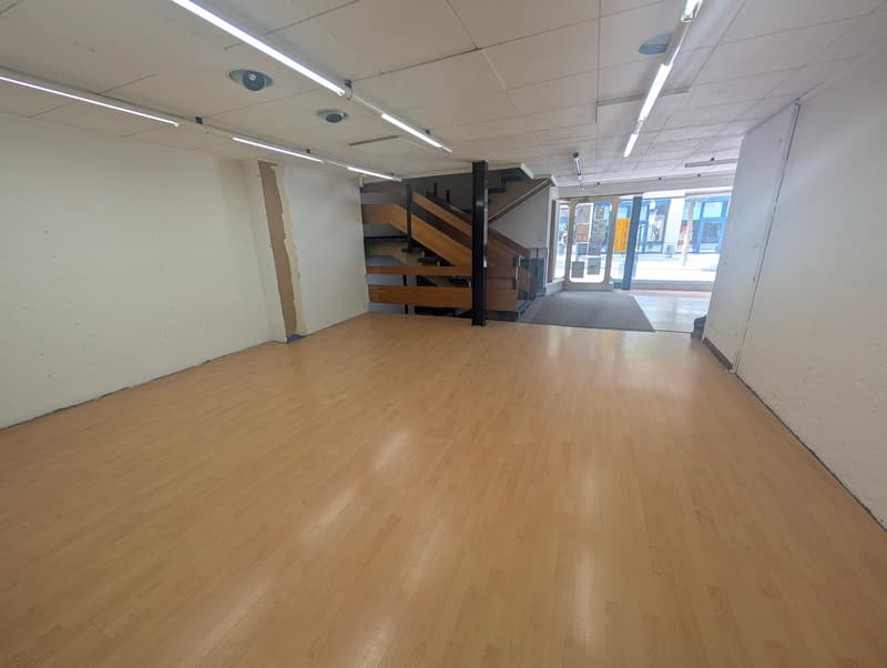 À louer, une surface commerciale sur deux étages, à l'Avenue de la Gare à Martigny ! (6)