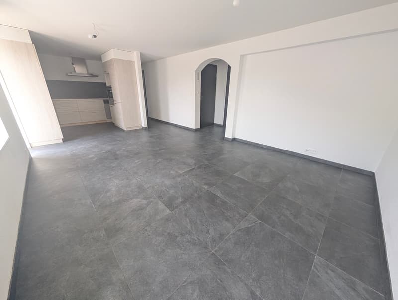 Opportunité ! À louer, au coeur de Charrat, un beau 3.5 pièces rénové, avec une grande terrasse ! (7)