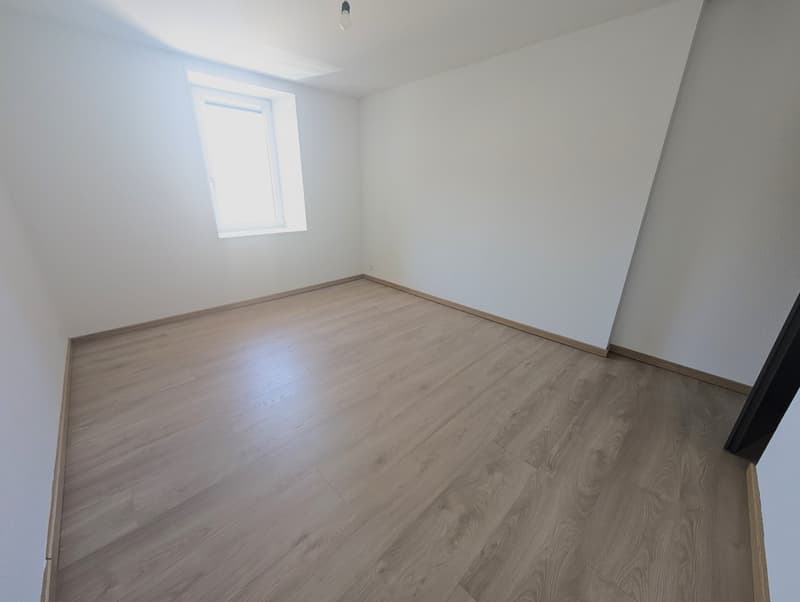 Opportunité ! À louer, au coeur de Charrat, un beau 3.5 pièces rénové, avec une grande terrasse ! (11)