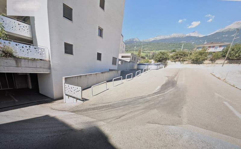 À louer ! Places de parc dans un garage souterrains, proche de la gare à Sierre ! (2)