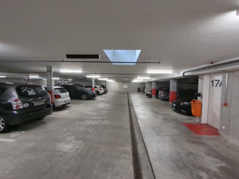 À louer ! Places de parc dans un garage souterrains, proche de la gare à Sierre ! (4)