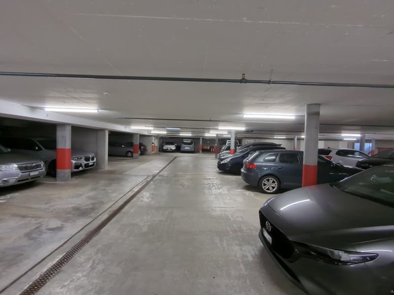 À louer ! Places de parc dans un garage souterrains, proche de la gare à Sierre ! (5)
