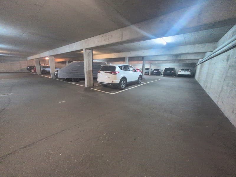 À louer ! À 2 minutes de la Gare à Martigny, des places de parc intérieures ! (3)