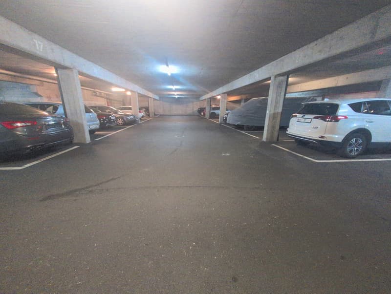 À louer ! À 2 minutes de la Gare à Martigny, des places de parc intérieures ! (4)