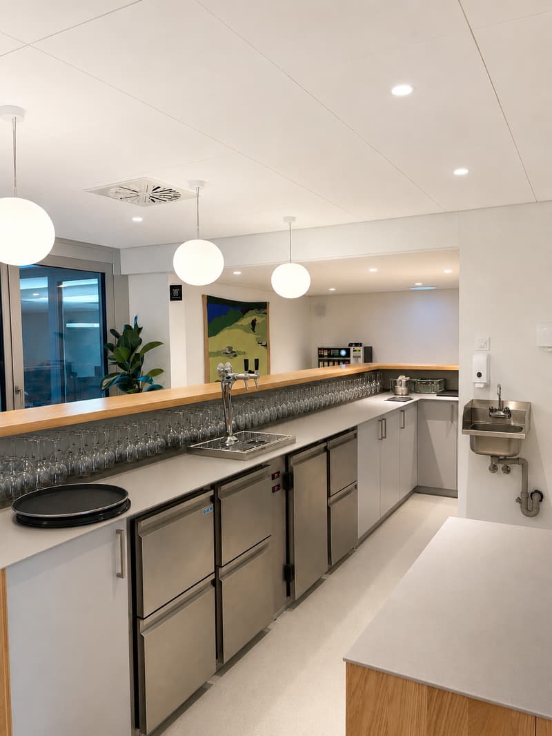 À louer ! Reprise de bail d'une belle surface commerciale, pour Café/Tea-Room à Sion ! (3)