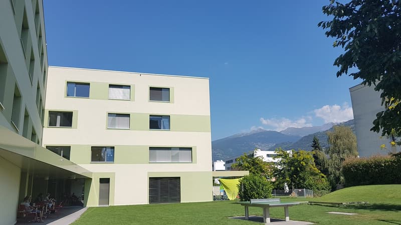 À louer ! un spacieux appartement de 2 pièces 1/2, avec place de parc comprise, à Sion (7)