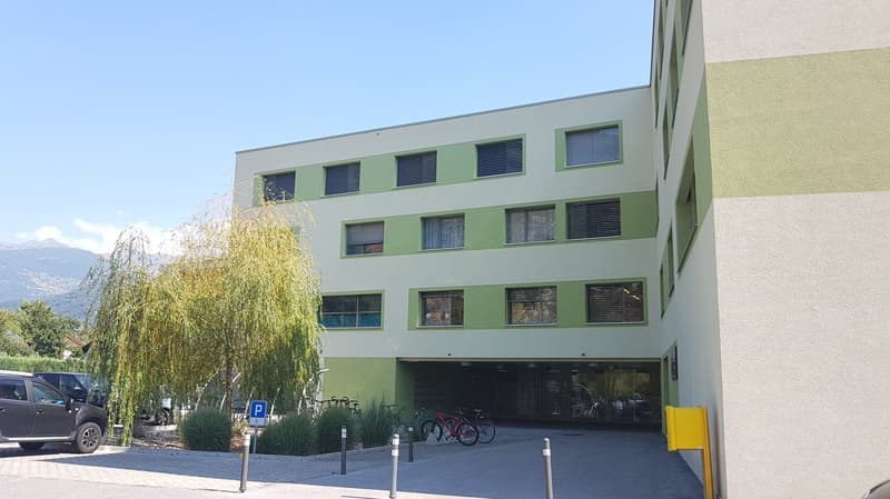 À louer ! un spacieux appartement de 2 pièces 1/2, avec place de parc comprise, à Sion (1)