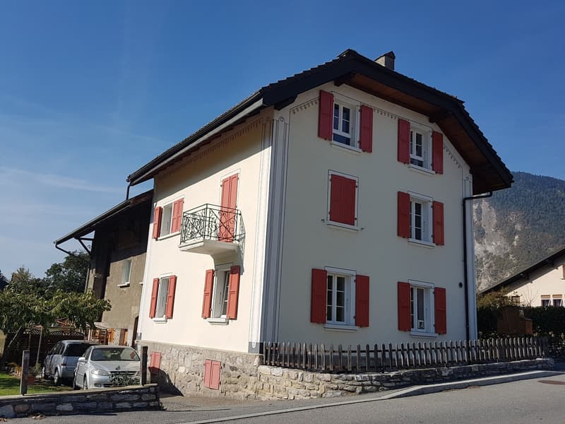 À louer ! un très bel appartement de charme de 4 pièces 1/2 en duplex, à St-Pierre-de-Clages ! (2)