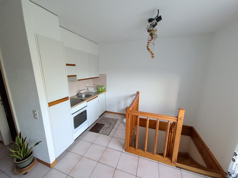À louer ! un 2 pièces atypique, en duplex, proche de l'Hôpital de Sion ! (2)