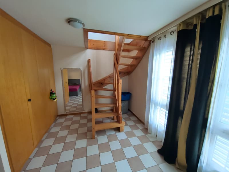À louer ! un 2 pièces atypique, en duplex, proche de l'Hôpital de Sion ! (7)