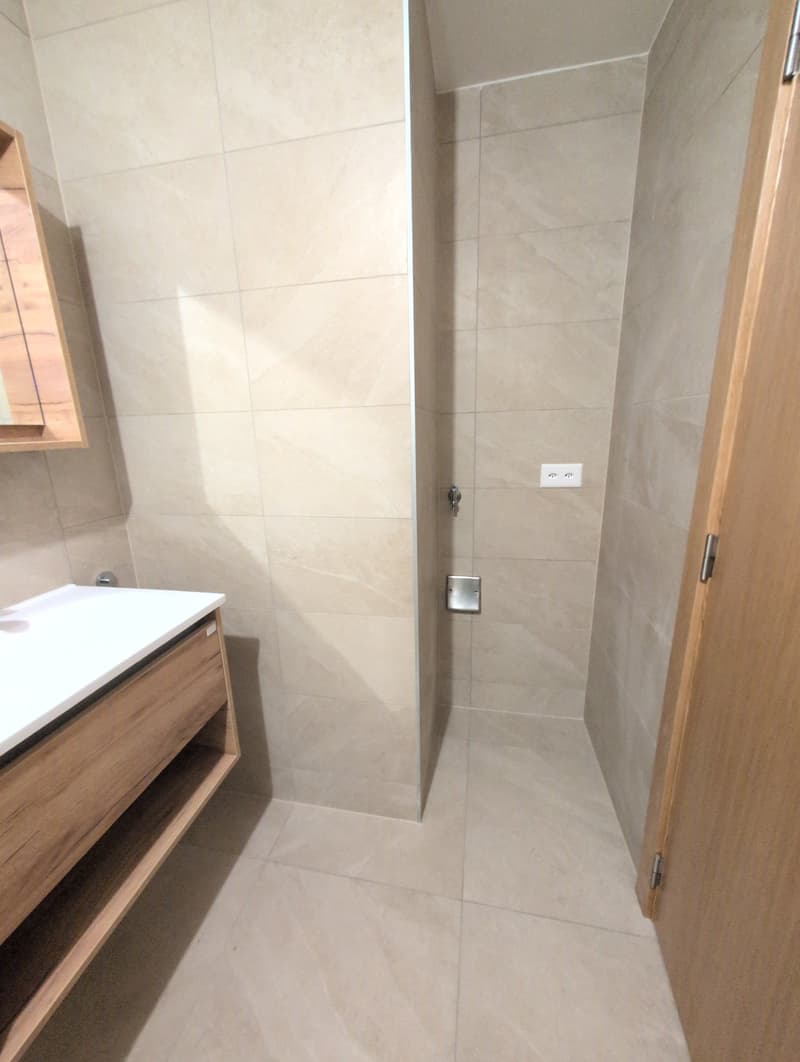 Belle opportunité ! Très bel appartement de 3 pièces 1/2, avec terrasse, à louer à Saxon ! (11)