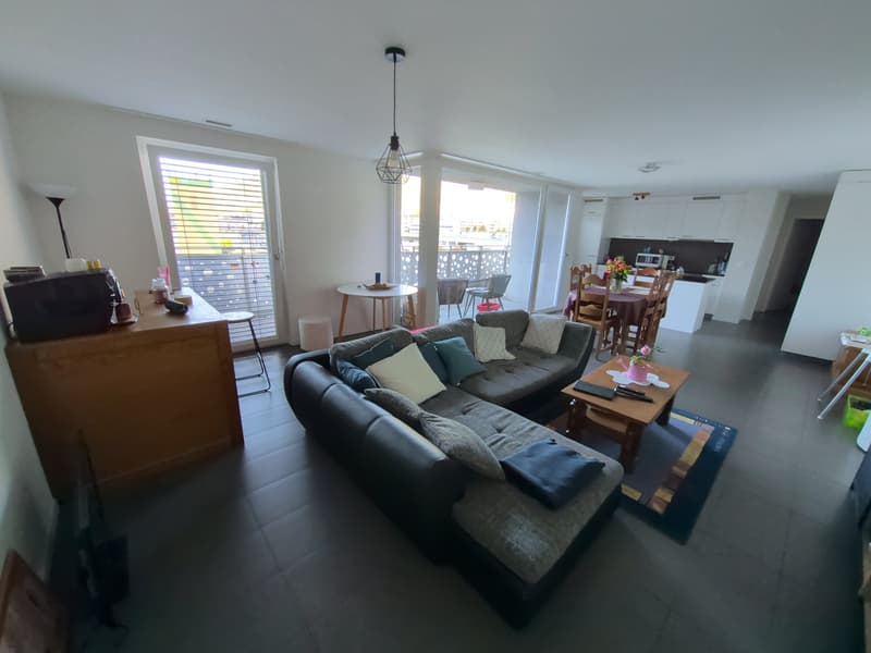 À louer, un bel appartement de 2 pièces 1/2, en attique, avec balcon, en plein coeur de Sierre ! (6)