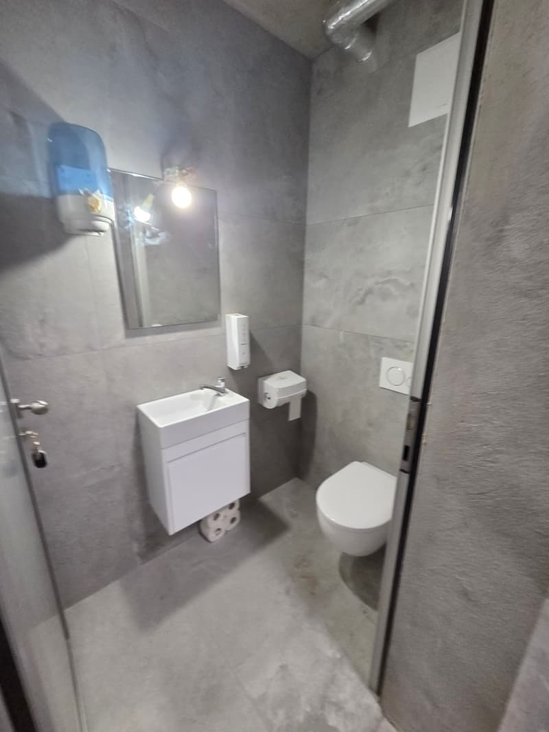 Opportunité ! À louer, un dépôt/box, dans un bâtiment récent "Ilot des Finettes" à Martigny! (6)