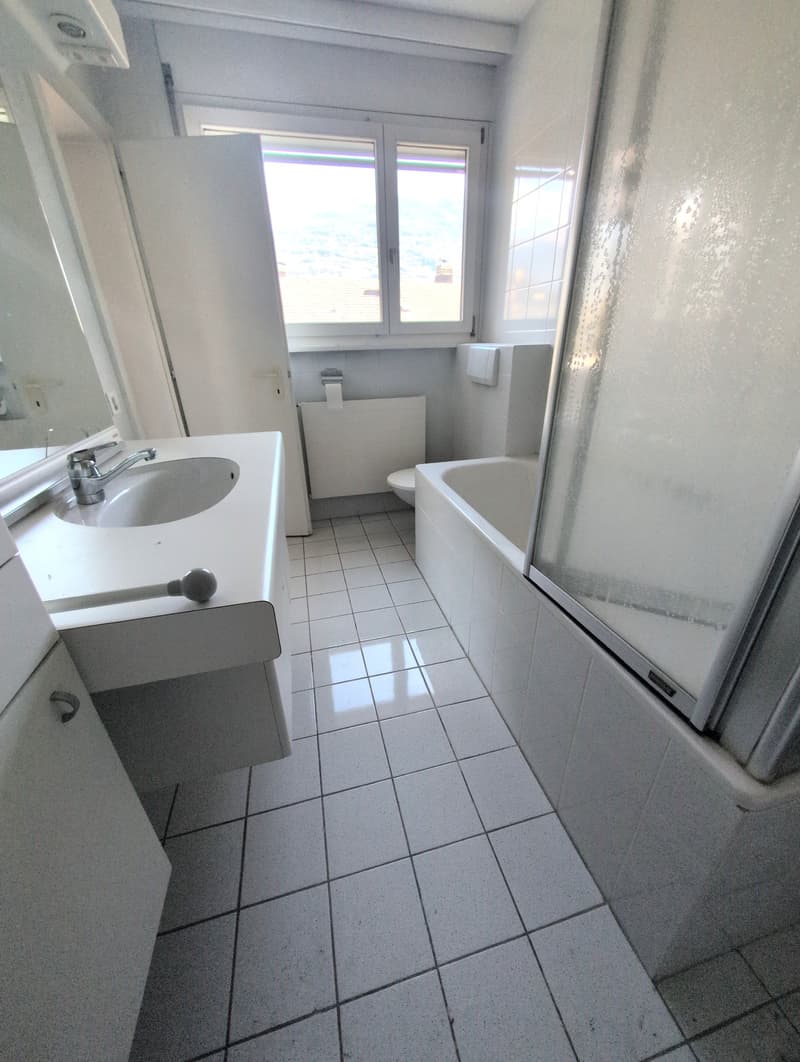 Petit bijou ! À louer, bel appartement de 4.5 pièces avec balcons, EN COURS DE RENOVATION, à Sion ! (24)