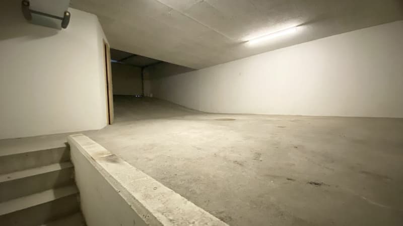 Villa avec piscine intérieure au centre du village (12)