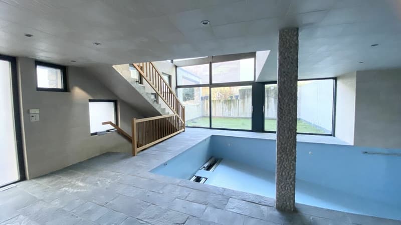 Villa avec piscine intérieure au centre du village (3)