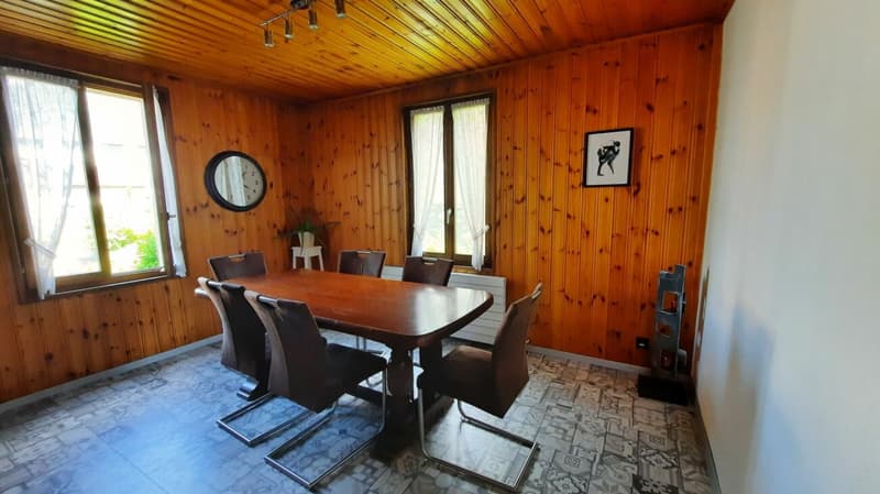 Lumineuse maison de 4.5 pièces avec grande grange attenante (6)