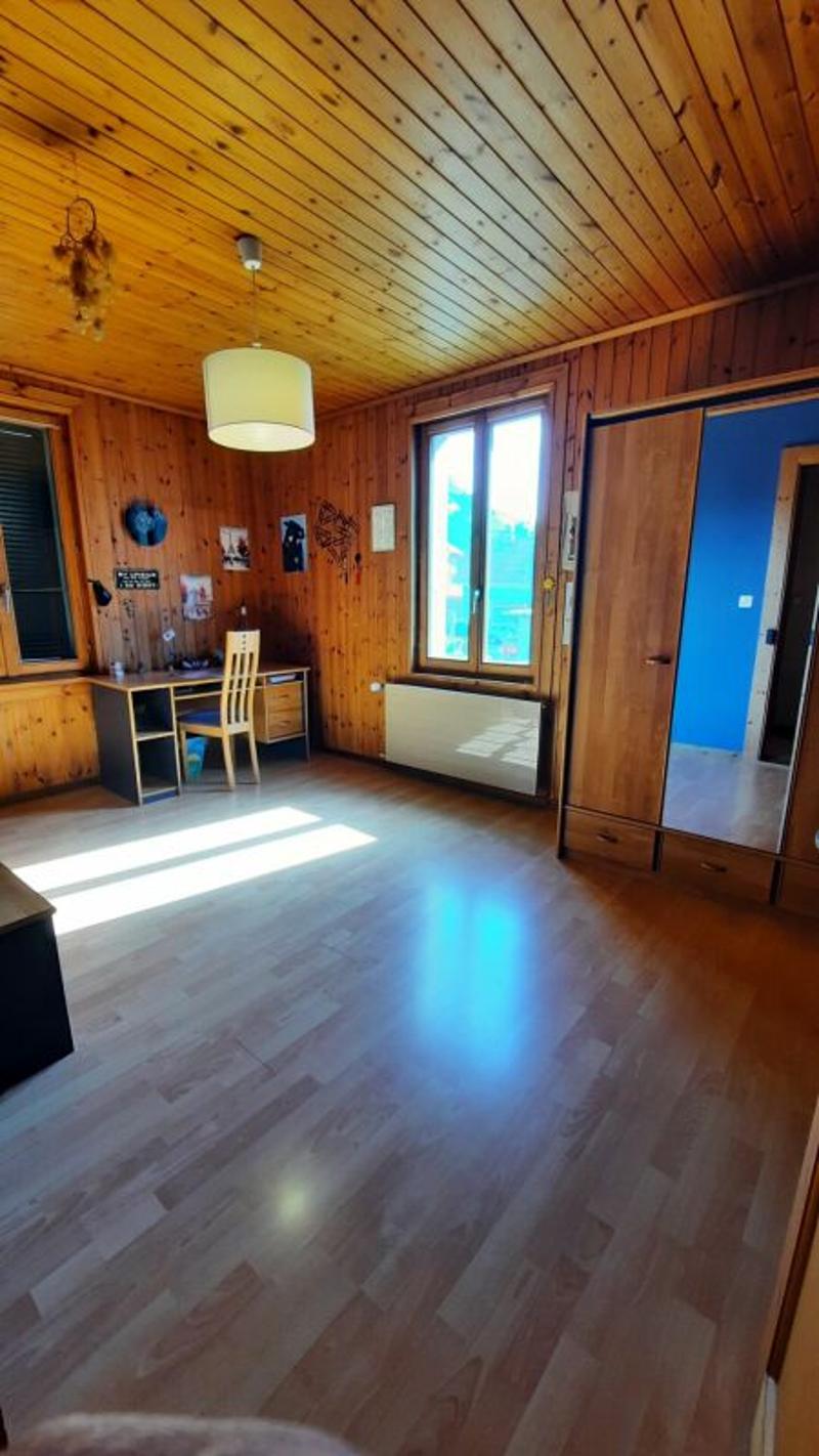 Lumineuse maison de 4.5 pièces avec grande grange attenante (10)