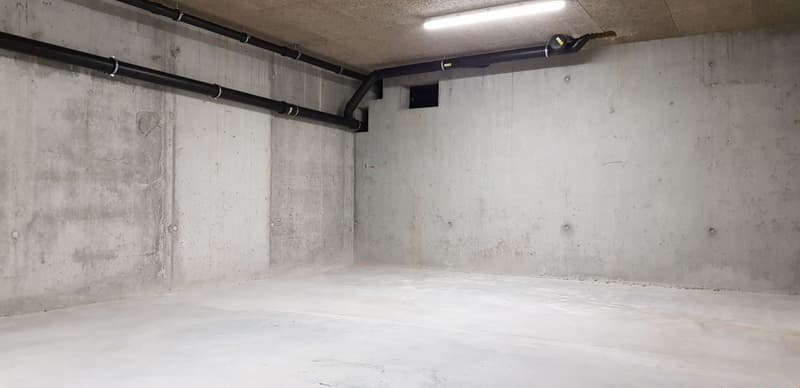 Dépôt de 25m2 et 45m2 en sous-sol - accessible ascenseur (1)