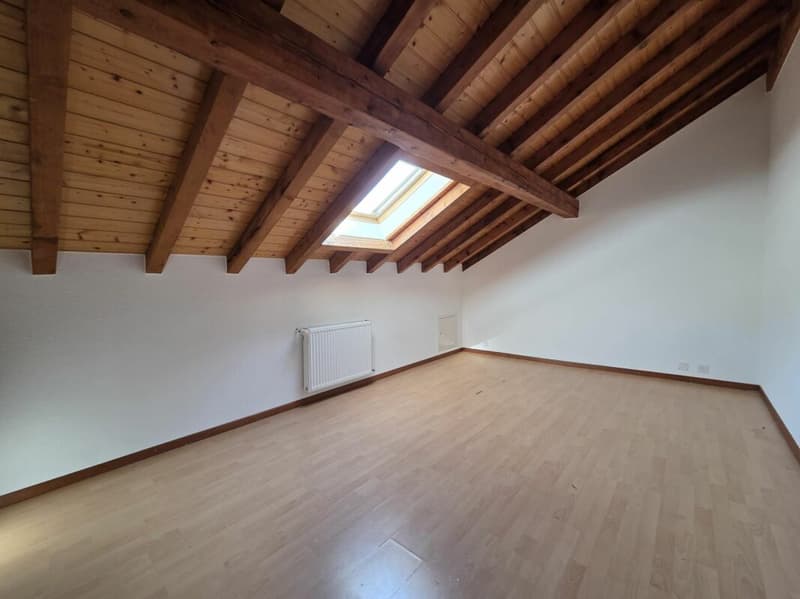 Appartement de 5 pièces 1/2 en duplex avec balcon et places de parc extérieures (6)
