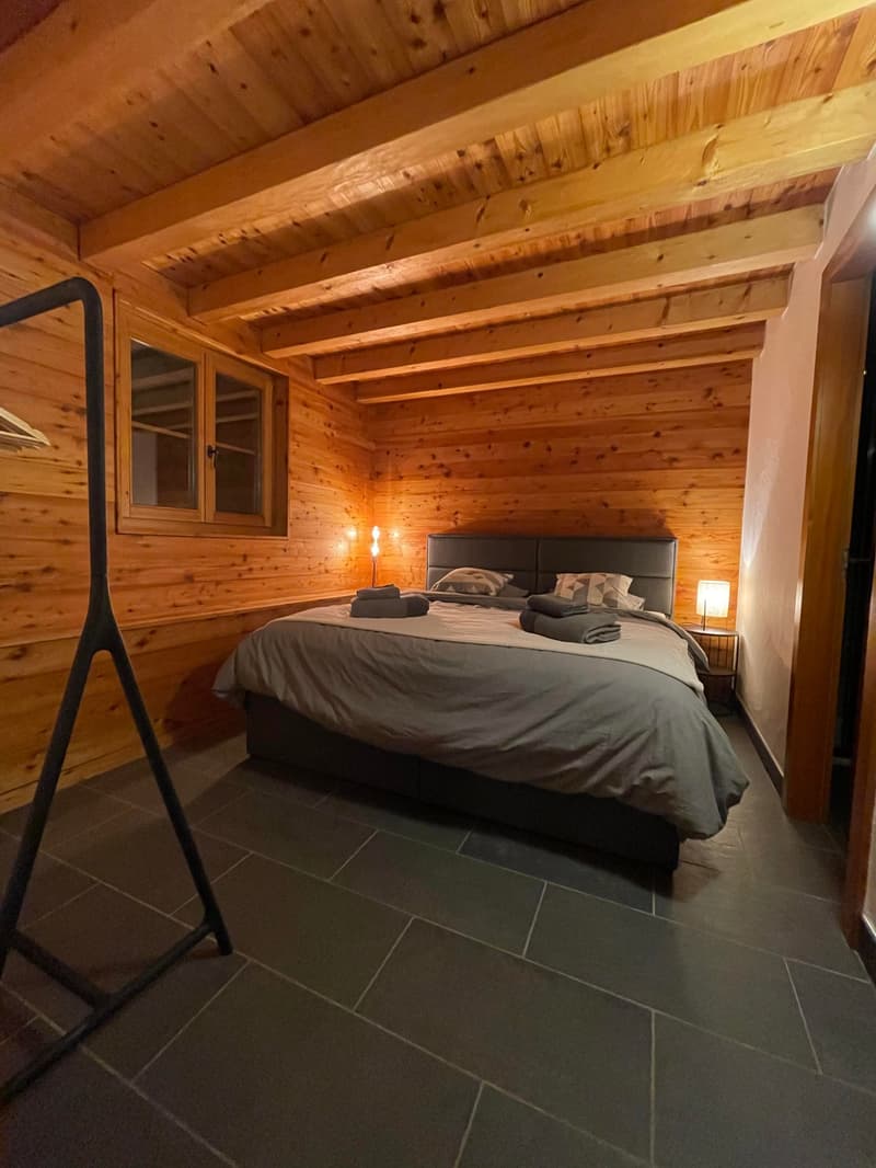 Appartement 5.5 pièces en triplex entièrement rénové, vendu meublé – Les Marécottes (9)