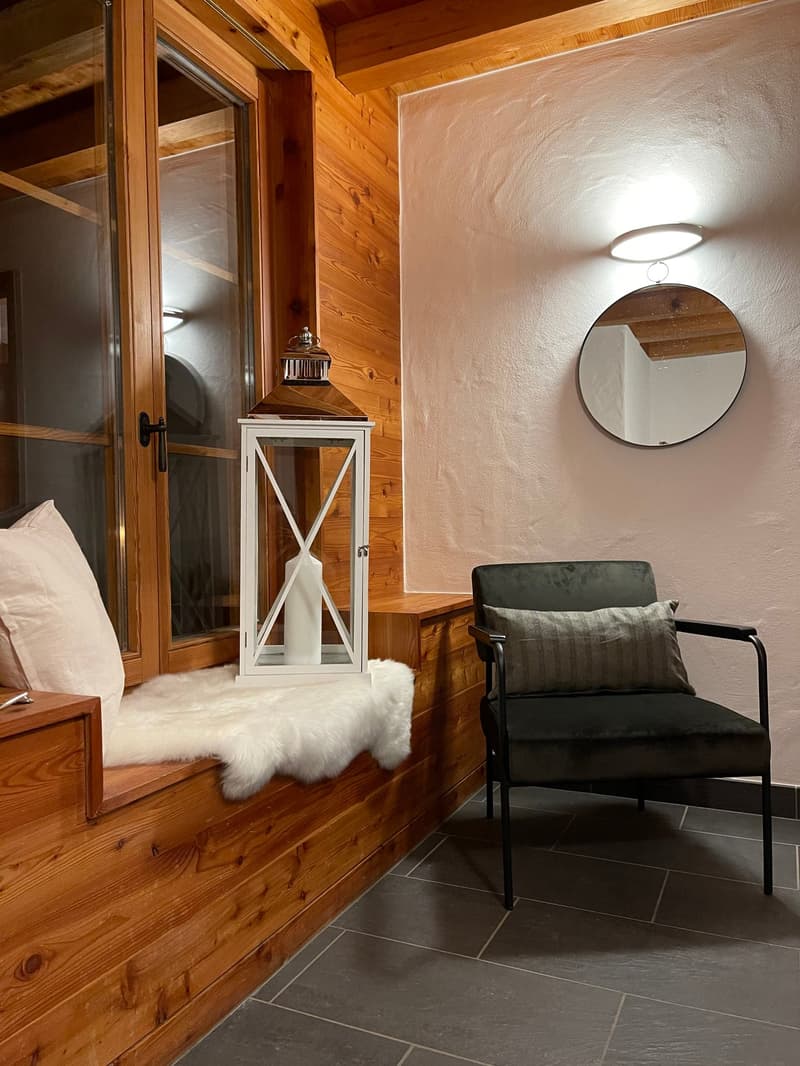 Appartement 5.5 pièces en triplex entièrement rénové, vendu meublé – Les Marécottes (13)