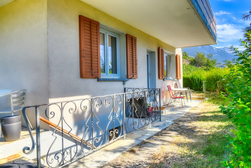 Villa Sierre - Terrasse au rez-de-chaussée / Villa Sierre - Terrasse im Erdgeschoss / Villa Sierre - Ground floor terrace