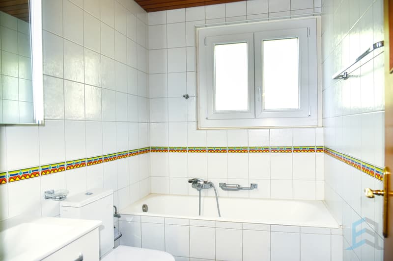 Villa Sierre - Salle de bain à l'étage / Villa Sierre - Badezimmer im Obergeschoss / Villa Sierre - Upstairs bathroom