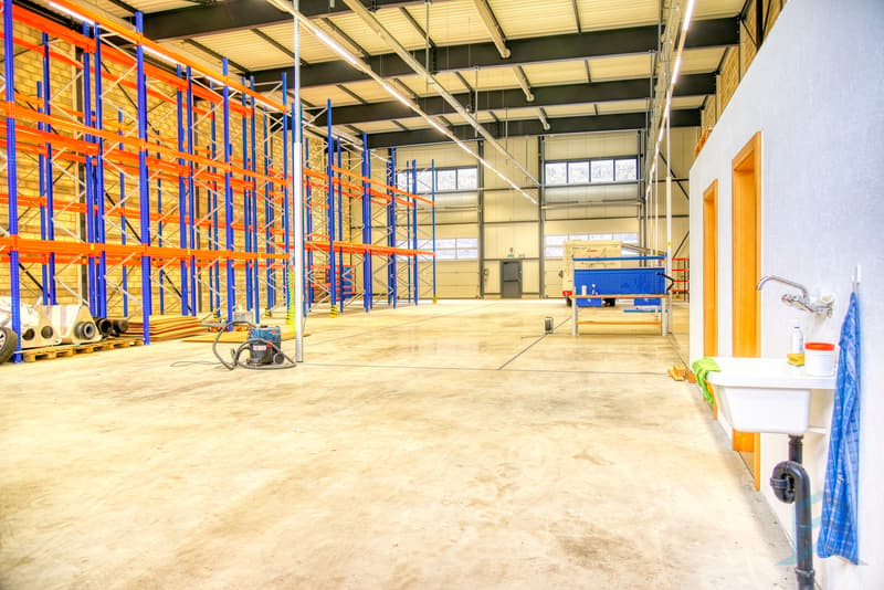 Halle industrielle Sierre - Surface 735m2 / Industriehalle Sierre - Fläche 735m2 / Industrial hall Sierre - Surface 735m2