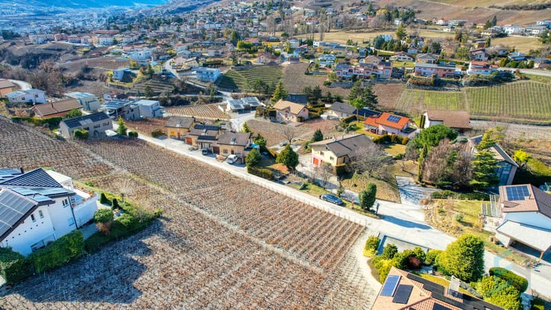 Terrain à bâtir Miège - vue drone  / Baugrundstück Miège - Drohnenansicht / Building plot Miège - drone view