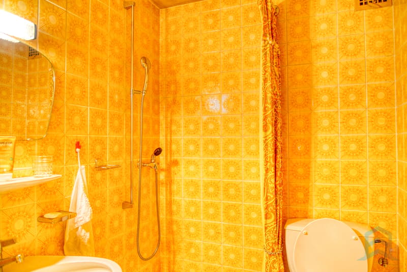 Maison Veyras - Salle de douche / Haus Veyras - Duschraum / House Veyras - Shower room
